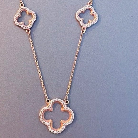 Jewelry - Elegant Rose Gold and Silver Clover Necklace